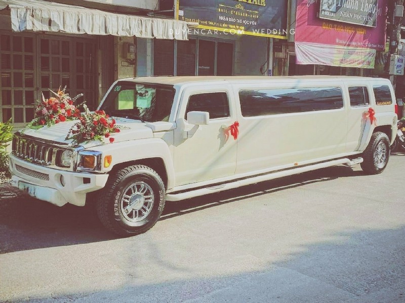 cho thue sieu xe cuoi hummer h3 limousine mau trang duyencar 3