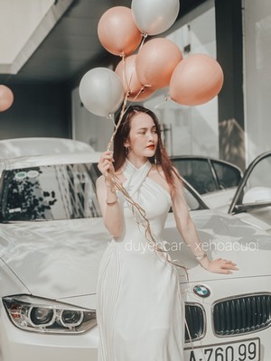 cho thue xe cao cap bmw trang chup hinh decor duyencar