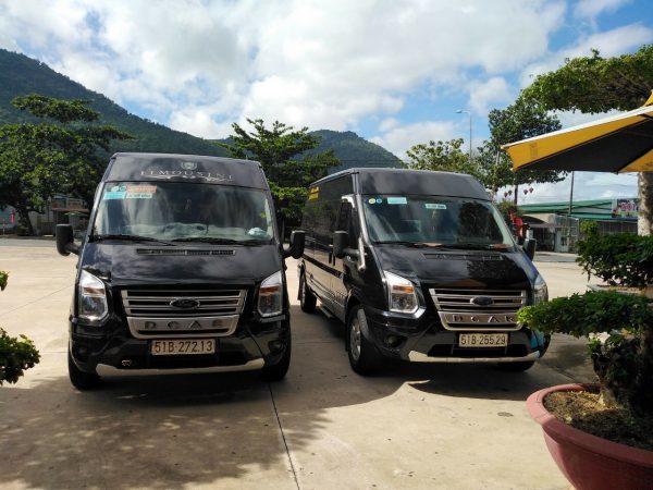 giá thuê xe limousine 9 ghế