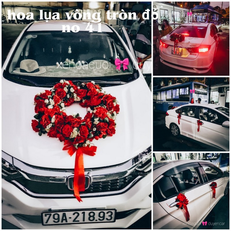 Hoa lụa vòng tròn đỏ đơn giản / được ghép từ 9 cụm hoa rời - thiết kế trên xe hoa honda city màu trắng - Ảnh : Duyencar