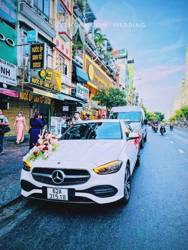 thue xe cuoi mercedes c200 doi moi duyencar 1