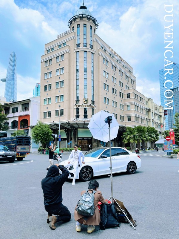 thue xe mercedes c300 chup hinh quay phi o dau 2