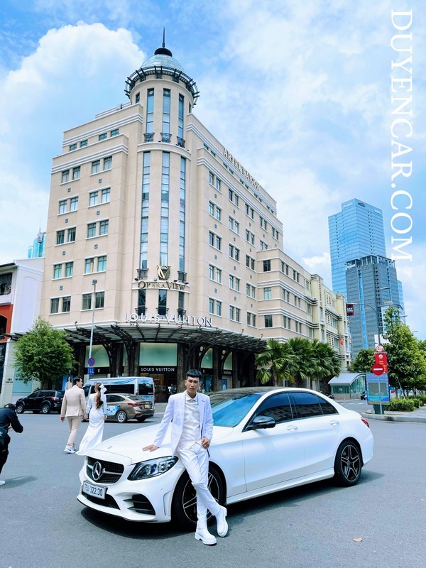 thue xe mercedes c300 chup hinh quay phi o dau 3