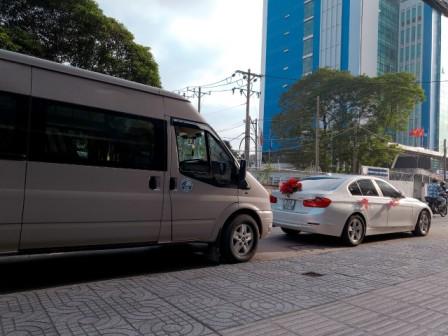 Thuê xe cưới sang trọng BMW 320i