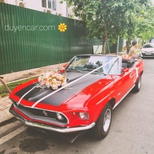 Xe hoa cổ Mustang Mui trần Đỏ - Giá Thuê - Trang trí