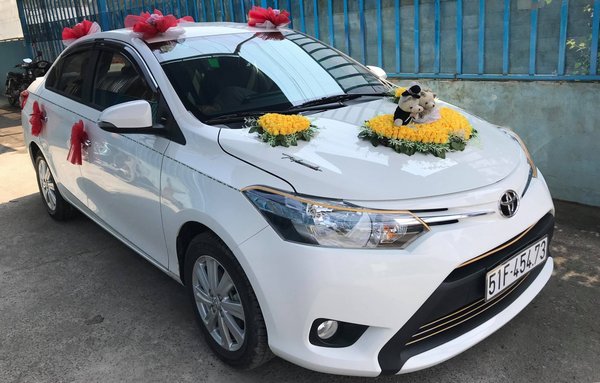 Thuê xe cưới vios có hợp đồng không