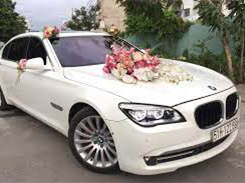 Xe cưới BMW màu trắng