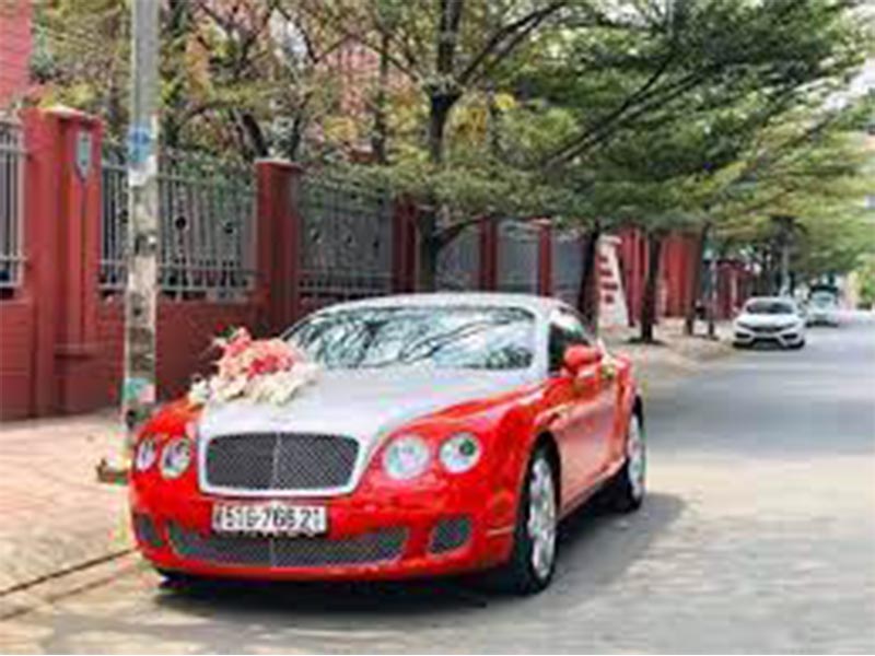 Xe cưới Bentley màu đỏ