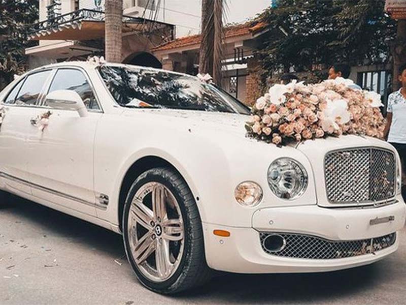 Xe cưới Bentley màu trắng