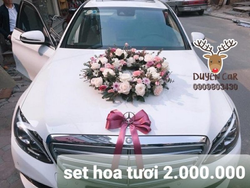 Mẫu hoa giả gắn xe đẹp nhất tại Duyên Car 2023