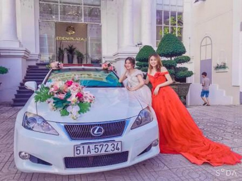 Tham khảo báo giá thuê xe Lexus đám cưới