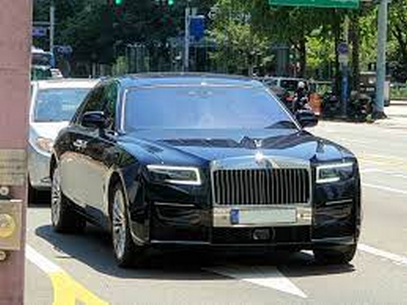 Xe cưới Rolls Royce màu đen