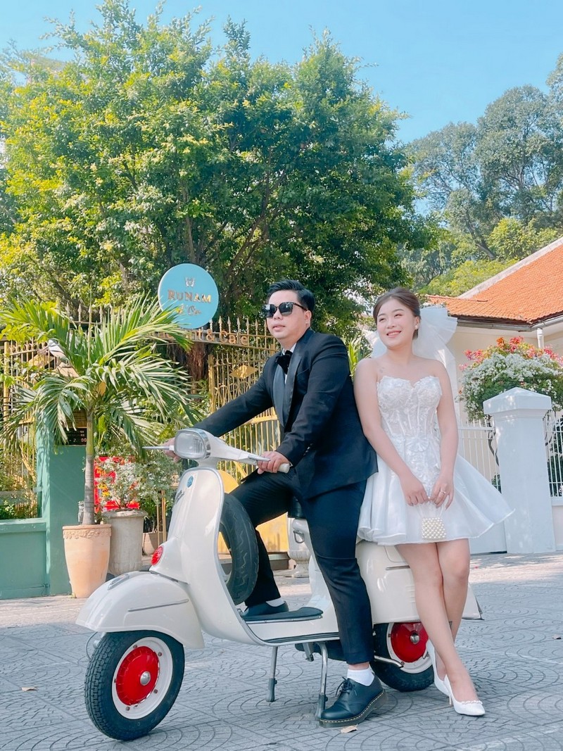 cho thue xe vespa co chup hinh 1