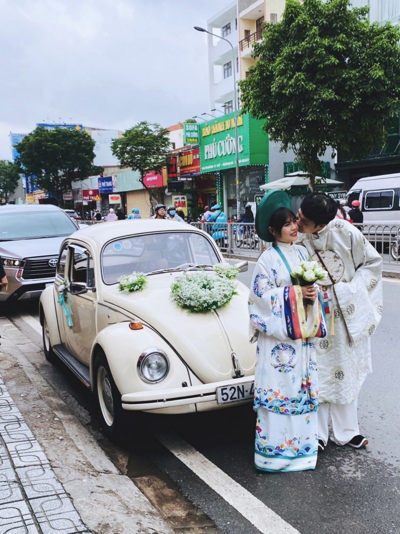 ao dai nhat binh cung xe cuoi co con bo 3