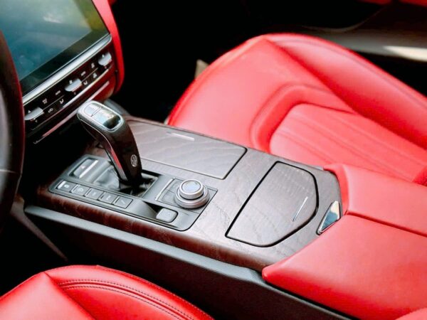 thue xe cuoi maserati cao cap 2025 2