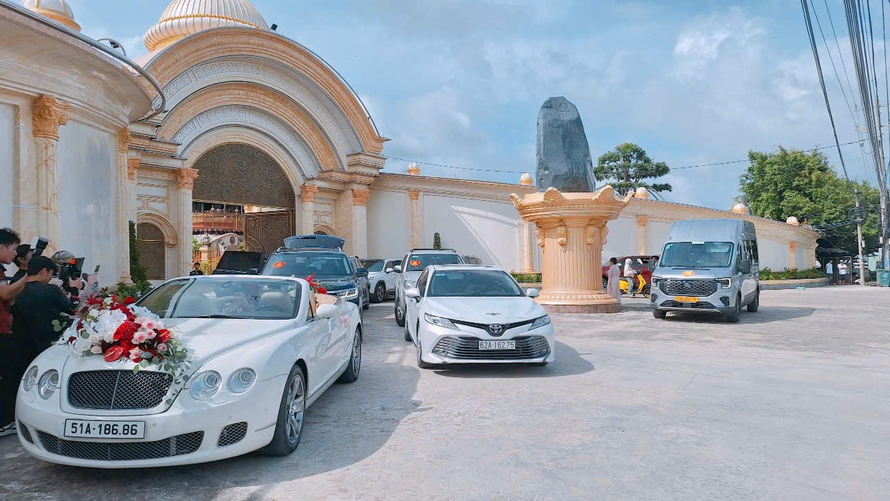Thuê siêu xe bentley mui trần 2025 7 thue sieu xe bentley mui tran 4