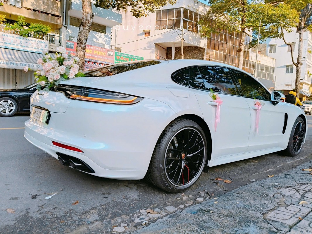 Thuê xe hoa Porsche Panamera trắng 2025. 14 thue xe hoa porsche panamera trang 10