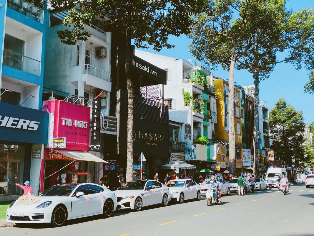 Thuê xe hoa Porsche Panamera trắng 2025. 18 thue xe hoa porsche panamera trang 8
