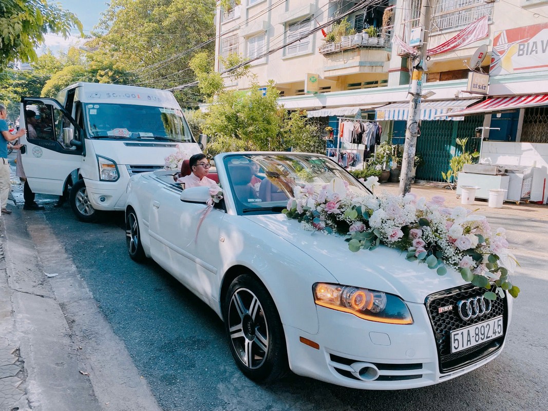 thue xe cuoi mui tran audi 23 7 4