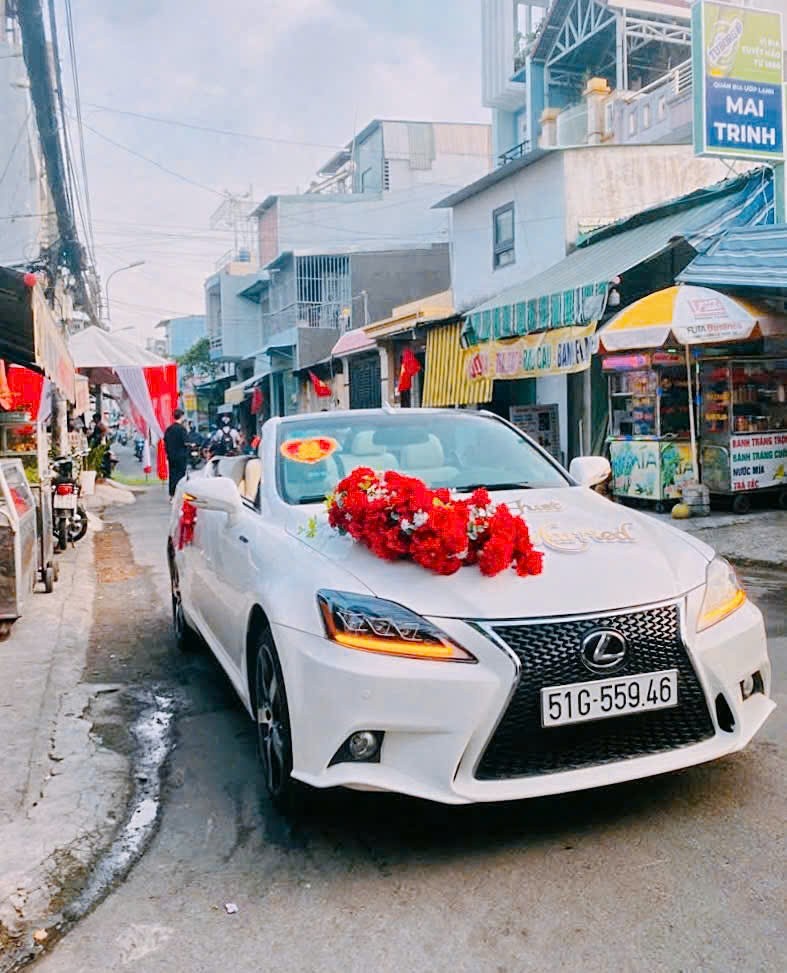 thue xe cuoi lexus mui tran 17 1