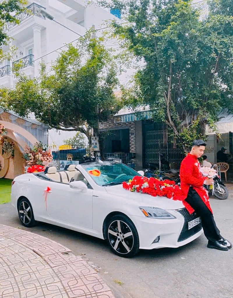 thue xe cuoi lexus mui tran 17 2