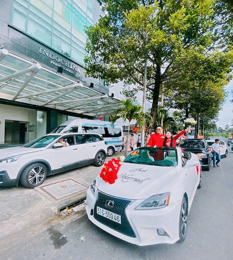 thue xe cuoi lexus mui tran 17 3