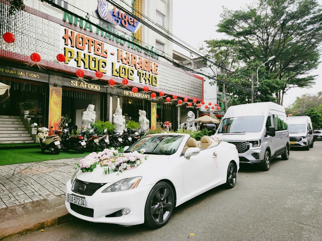 thue xe cuoi lexus mui tran q63