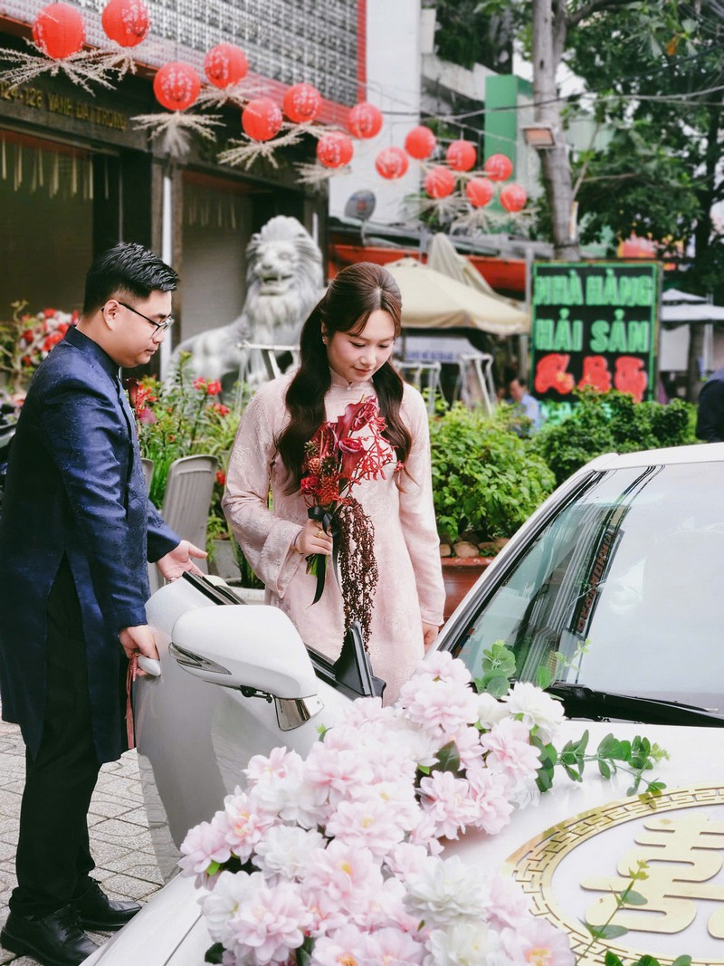 thue xe cuoi lexus mui tran q64