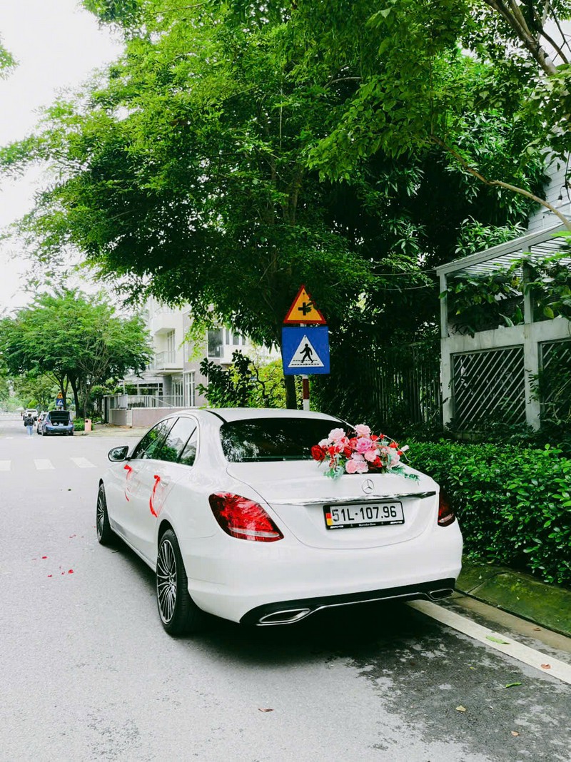 thuê xe cưới mercedes c250 25-10 7 thue xe cuoi mercedes c250 25 10 5