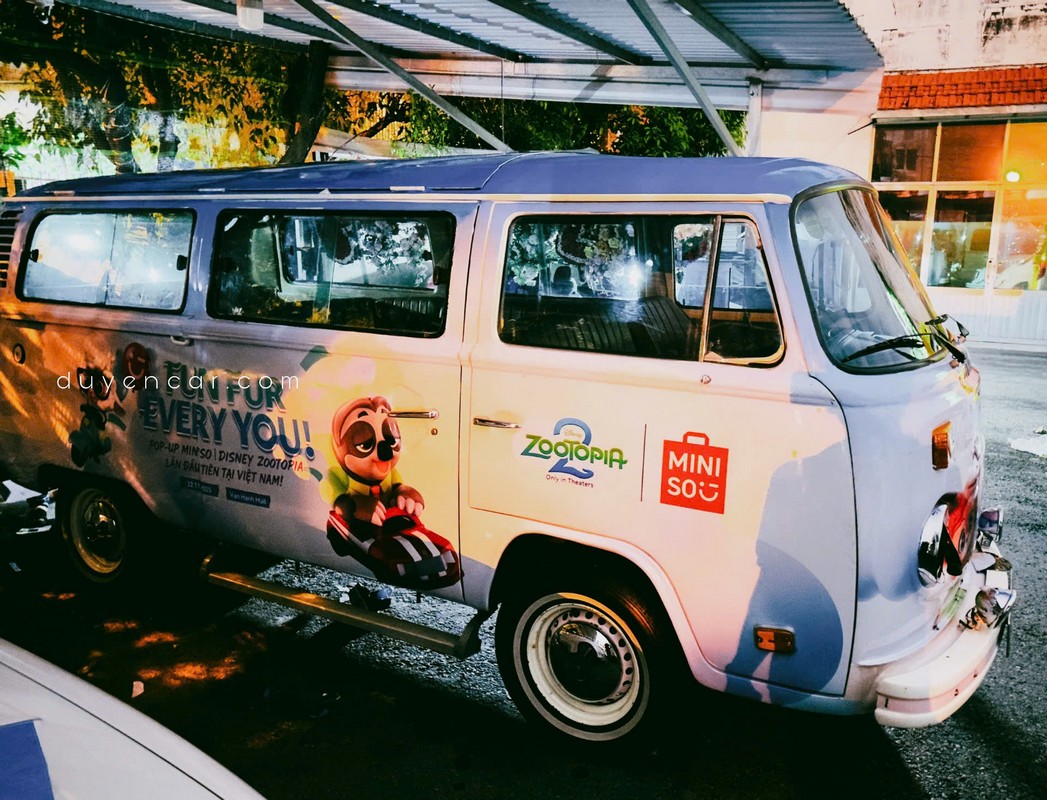  thuê xe cổ kombi dán decan 