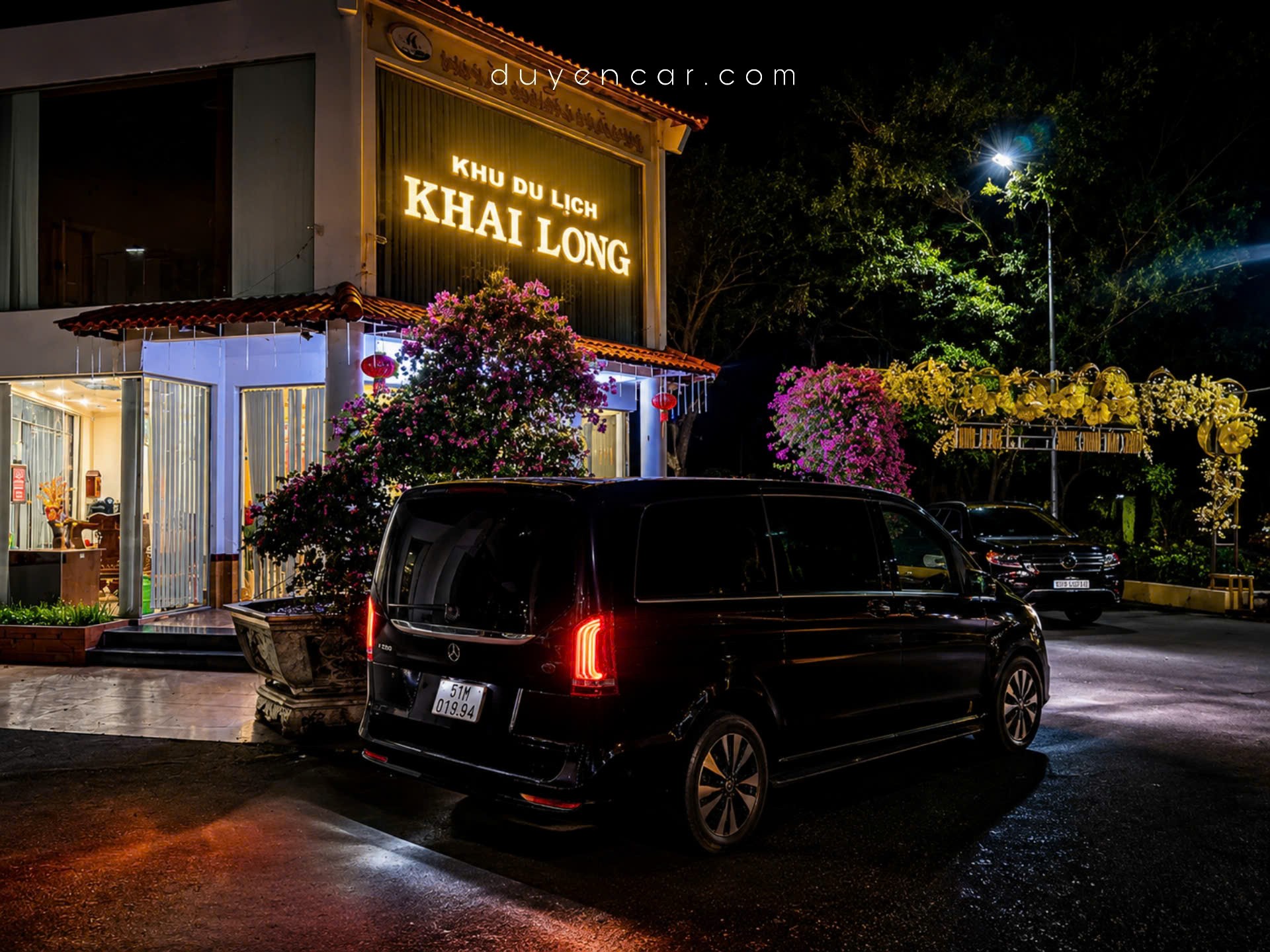 Thuê mercedes V250 đi cà mau cùng Duyencar 