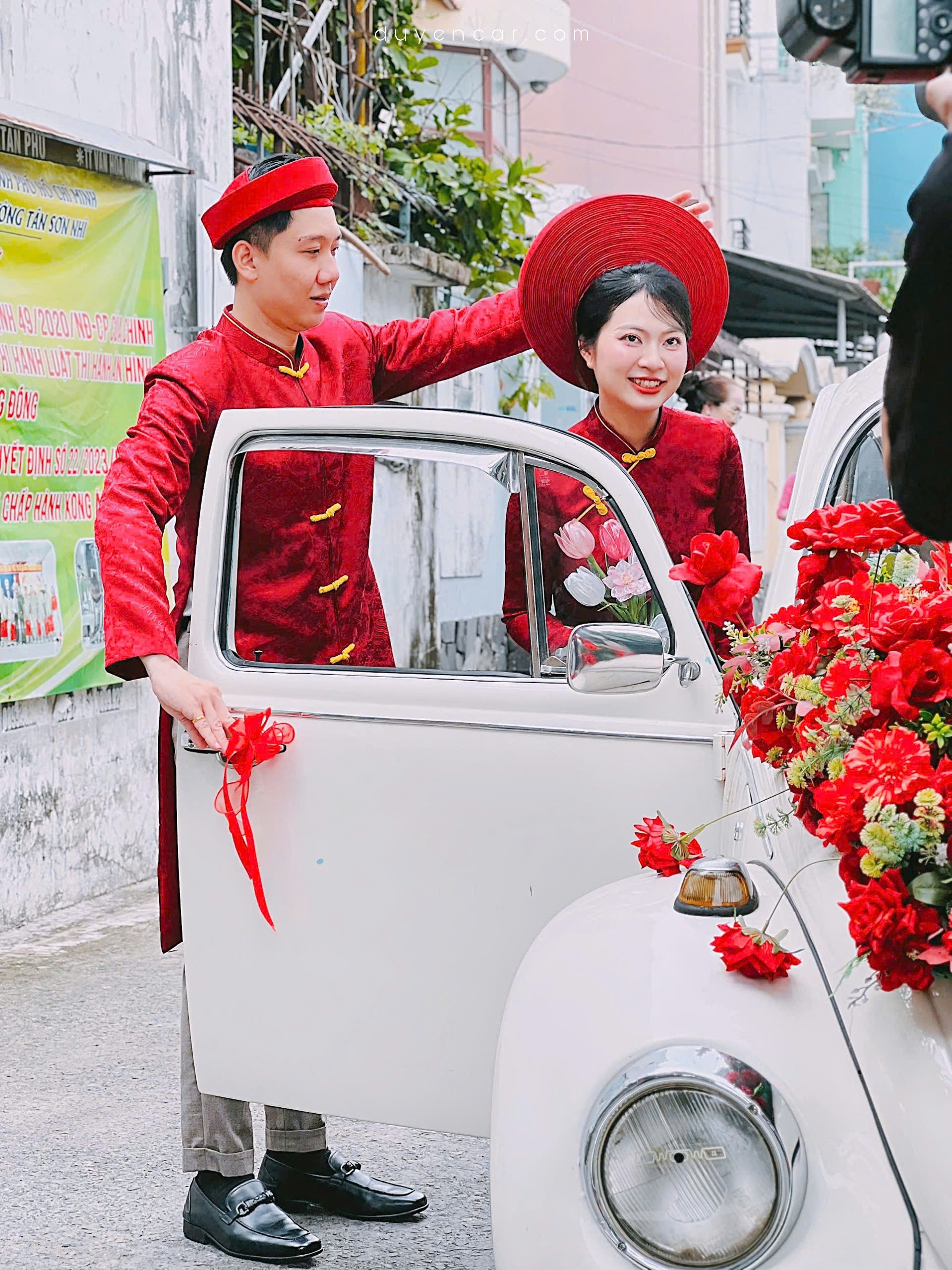 Thuê xe cưới bọ cổ - Pose hình - Anh chị dâu rể trong ngày cưới 12/06/2026 vừa qua