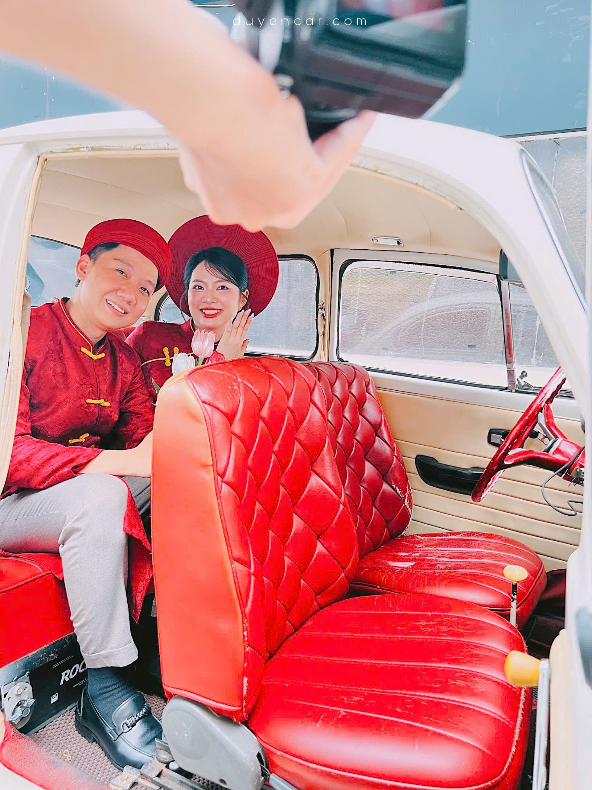 Thuê xe cưới bọ cổ - Pose hình 