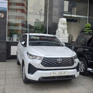 Cho thuê xác xe Innova theo năm - dòng Cross - Duyencar
