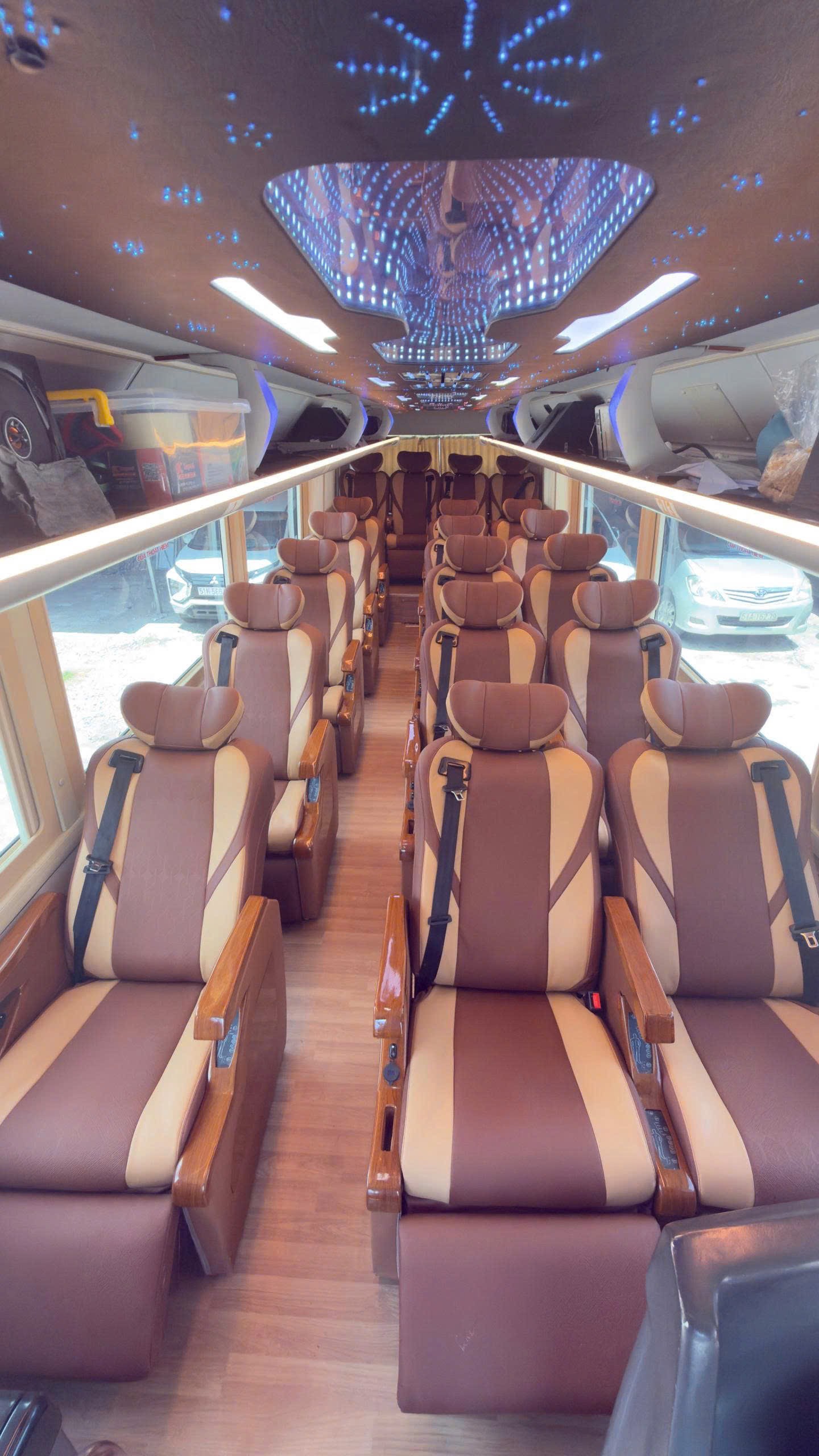thuê Limousine 28 ghế giá tốt