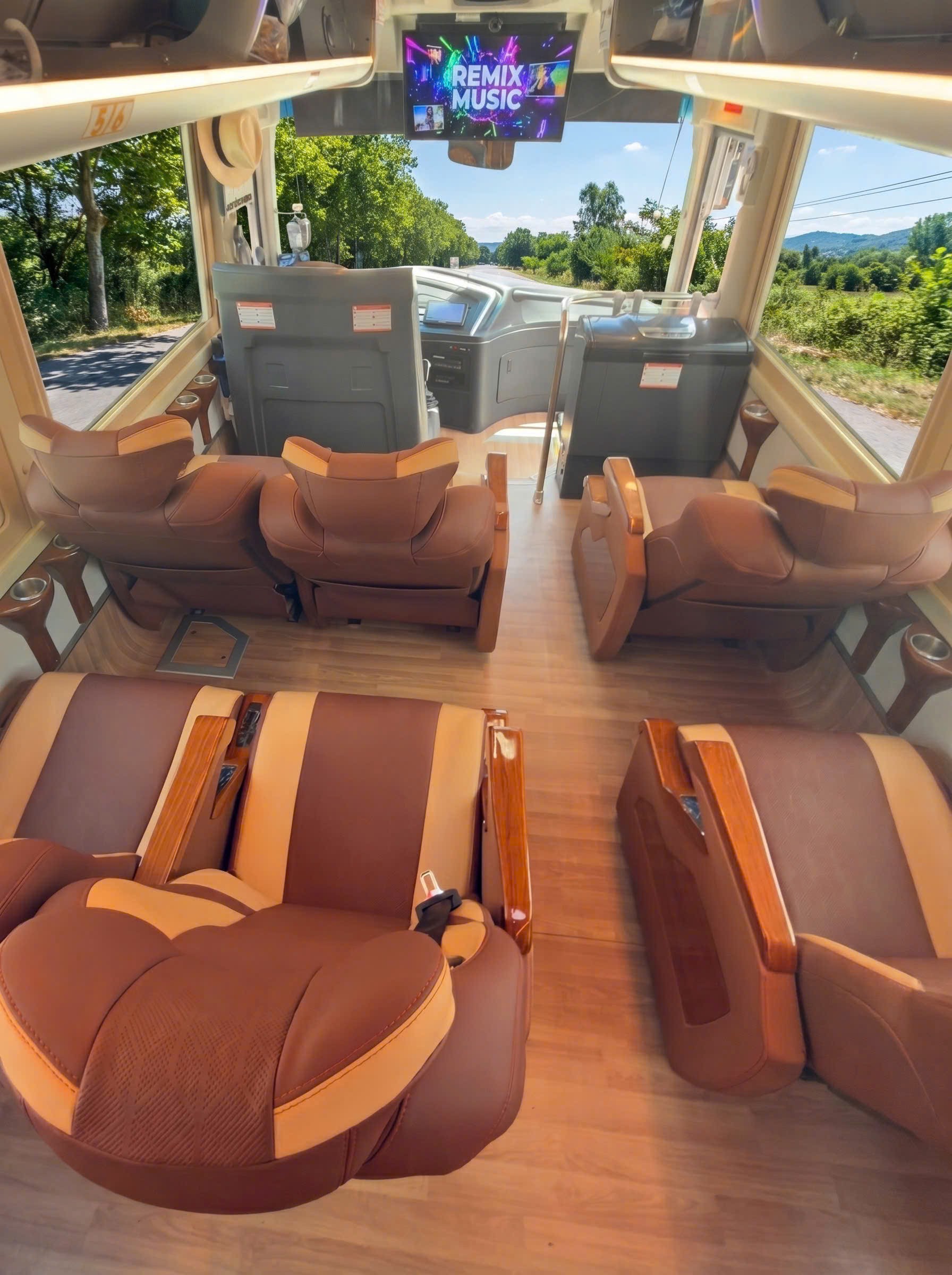 thuê Limousine 28 ghế giá tốt