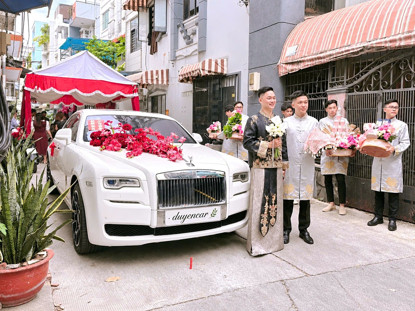 Thuê xe Rolls-Royce TPHCM