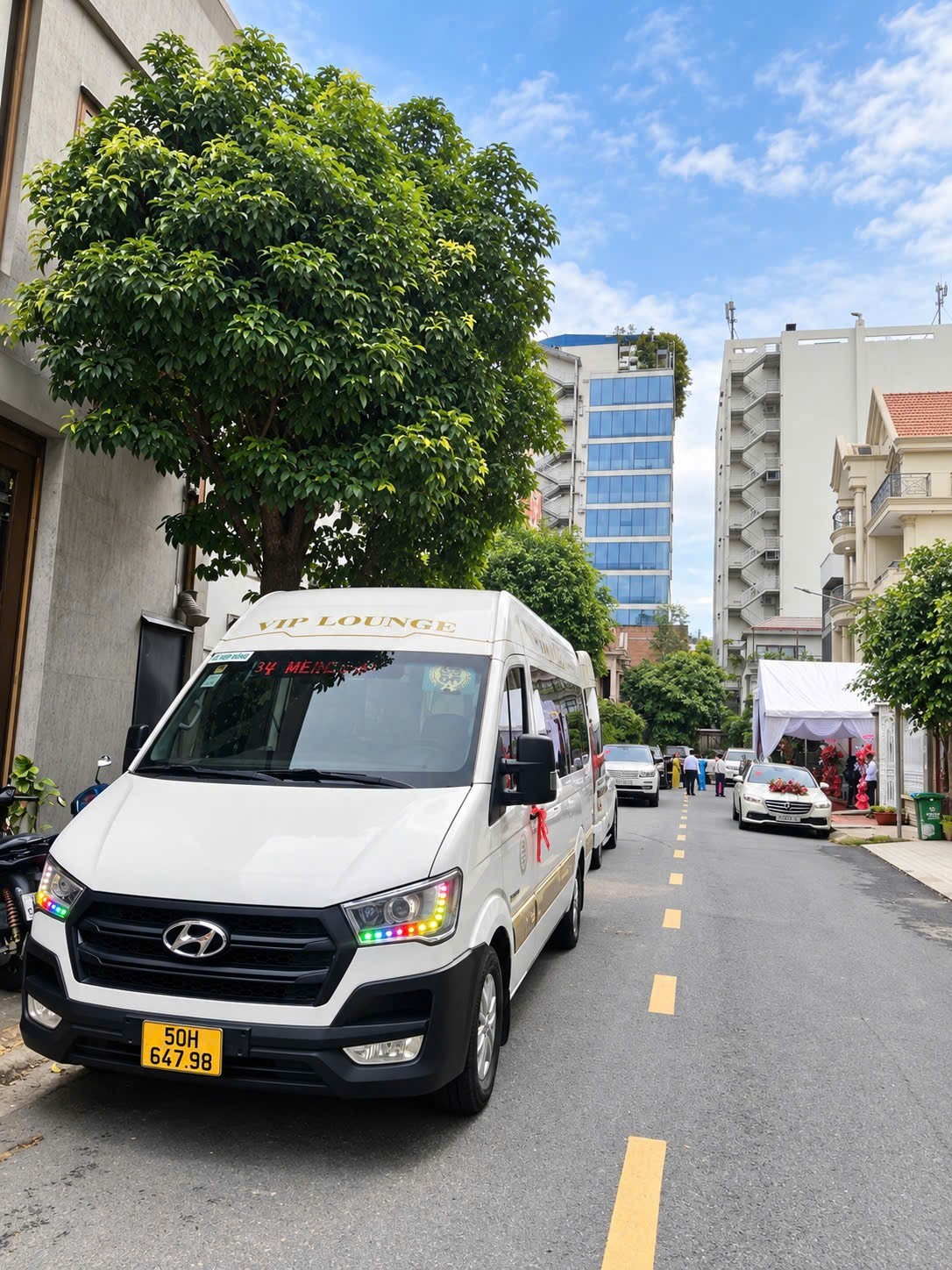 thuê xe 16 chỗ đám cưới TPHCM
